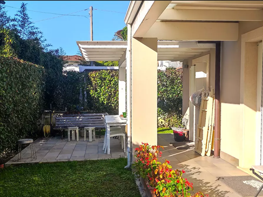 Immagine 26 di Villa in vendita  a Montignoso