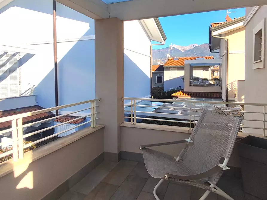 Immagine 24 di Villa in vendita  a Montignoso