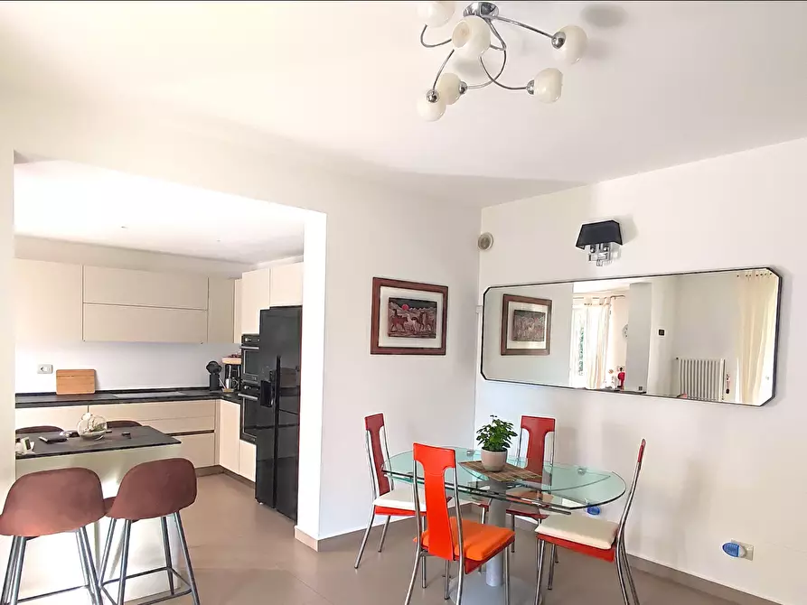 Immagine 1 di Villa in vendita  a Montignoso