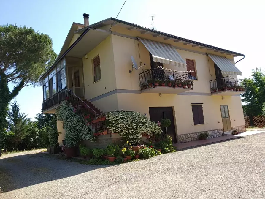 Immagine 2 di Villa in vendita  a Monteriggioni