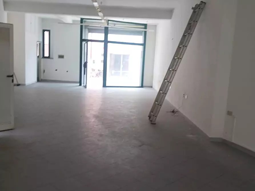 Immagine 2 di Locale commerciale in affitto  a Ponsacco