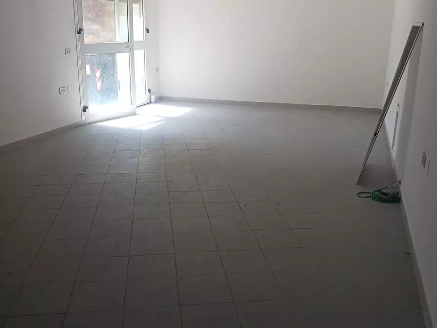 Immagine 3 di Locale commerciale in affitto  a Ponsacco