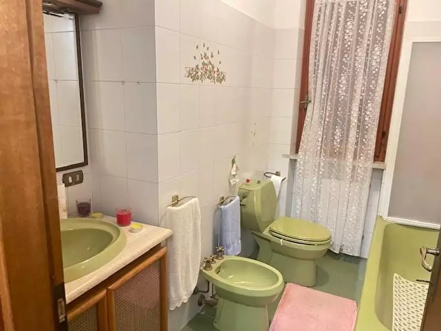 Immagine 40 di Casa bifamiliare in vendita  a Massa