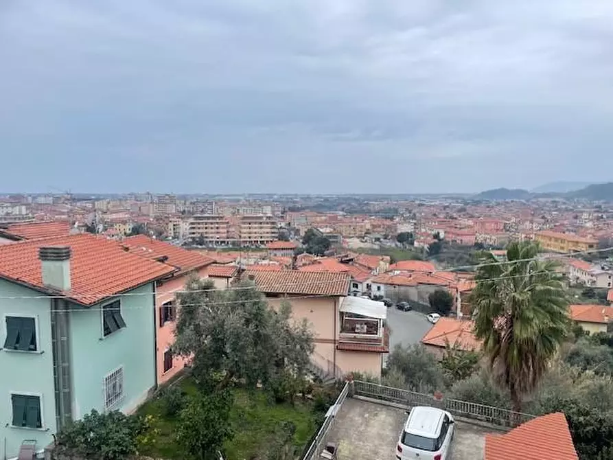 Immagine 33 di Casa bifamiliare in vendita  a Massa