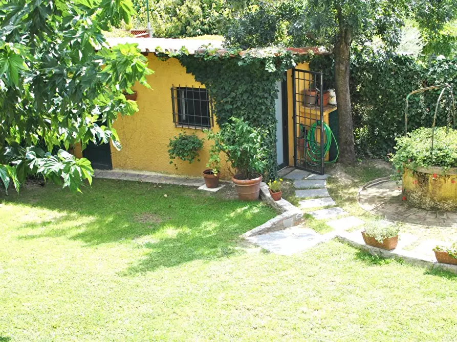 Immagine 4 di Porzione di casa in vendita  a Lucca