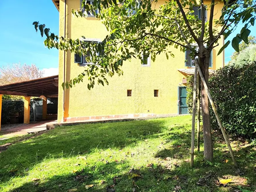 Immagine 9 di Porzione di casa in vendita  a Lucca