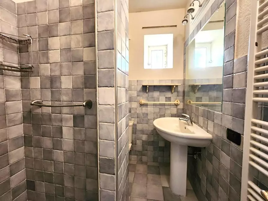 Immagine 32 di Porzione di casa in vendita  a Lucca