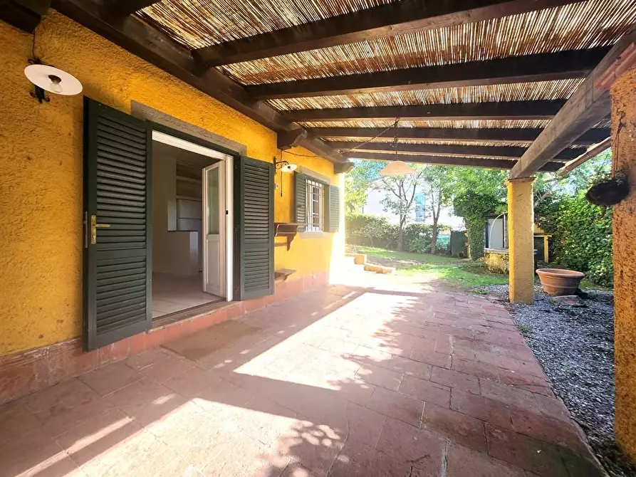 Immagine 15 di Porzione di casa in vendita  a Lucca