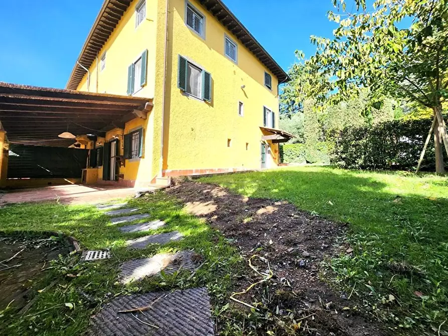 Immagine 7 di Porzione di casa in vendita  a Lucca