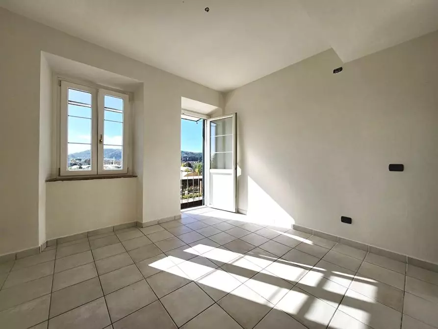 Immagine 36 di Porzione di casa in vendita  a Lucca