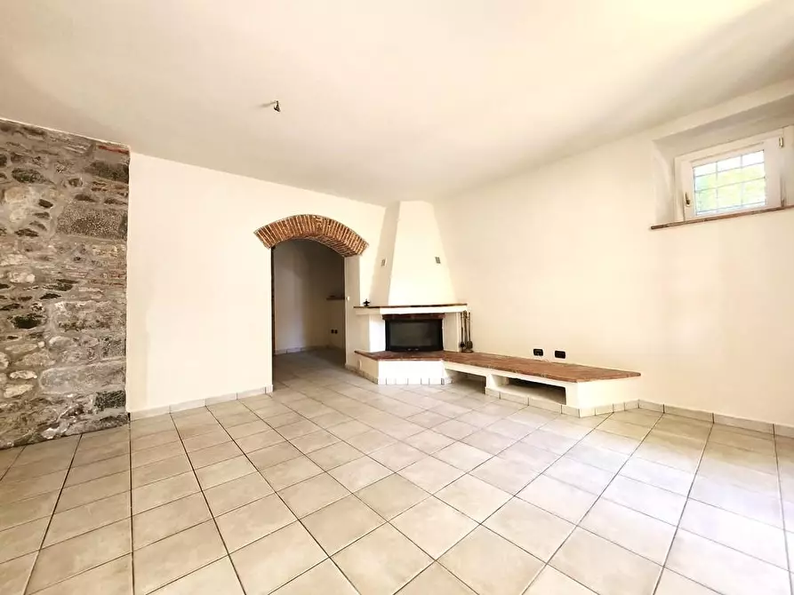 Immagine 21 di Porzione di casa in vendita  a Lucca