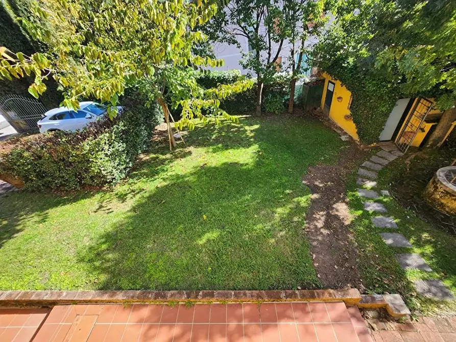 Immagine 12 di Porzione di casa in vendita  a Lucca