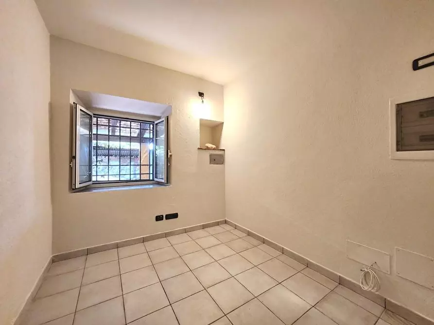 Immagine 31 di Porzione di casa in vendita  a Lucca