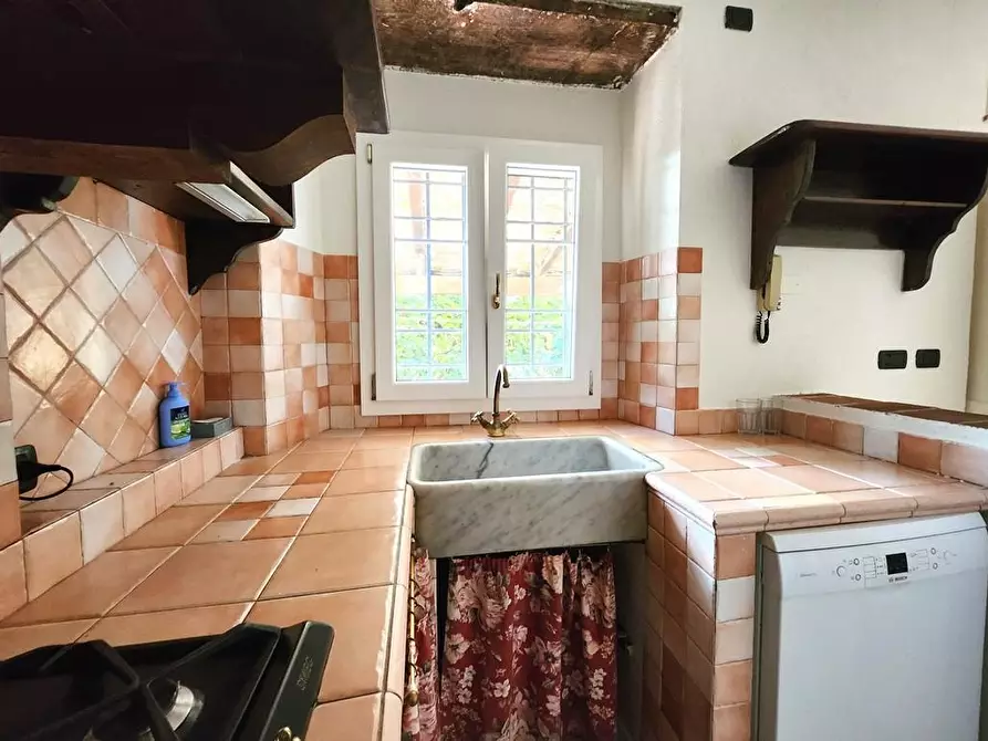 Immagine 29 di Porzione di casa in vendita  a Lucca