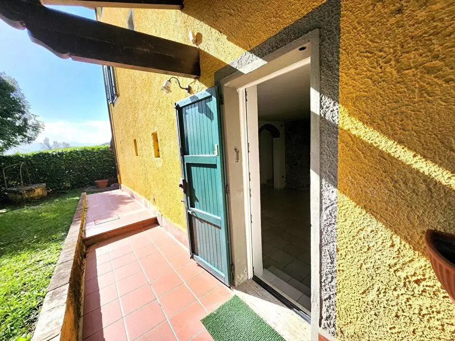 Immagine 16 di Porzione di casa in vendita  a Lucca