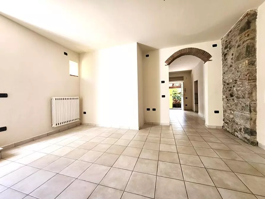 Immagine 18 di Porzione di casa in vendita  a Lucca