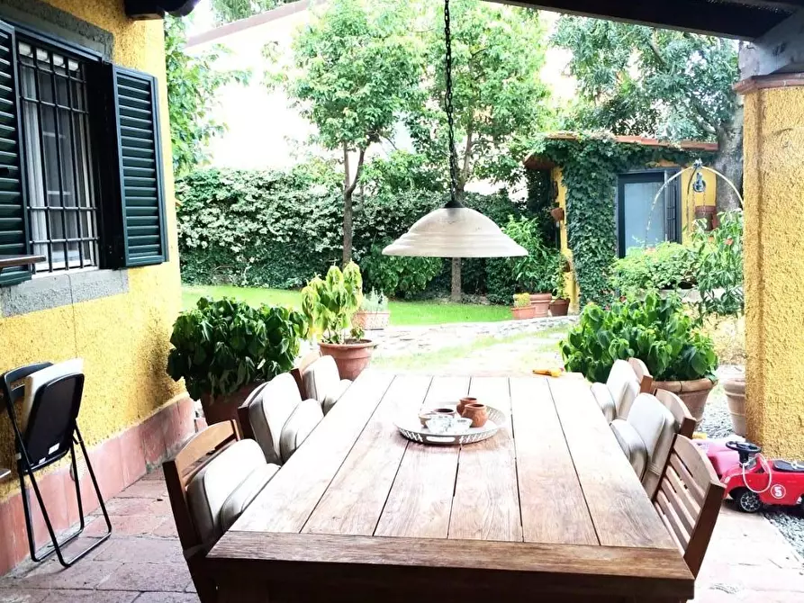 Immagine 2 di Porzione di casa in vendita  a Lucca