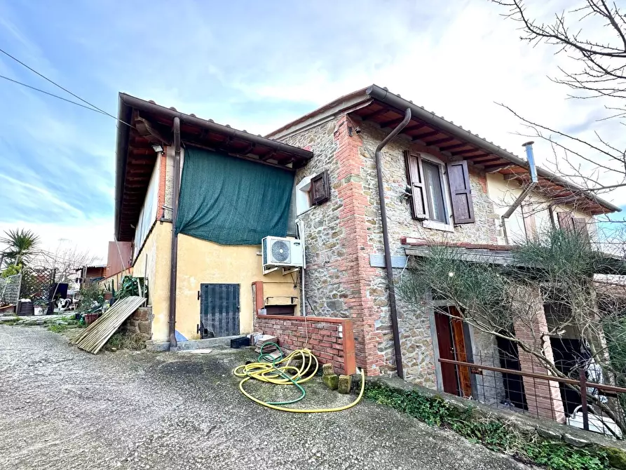 Immagine 24 di Rustico / casale in vendita  a Capraia E Limite
