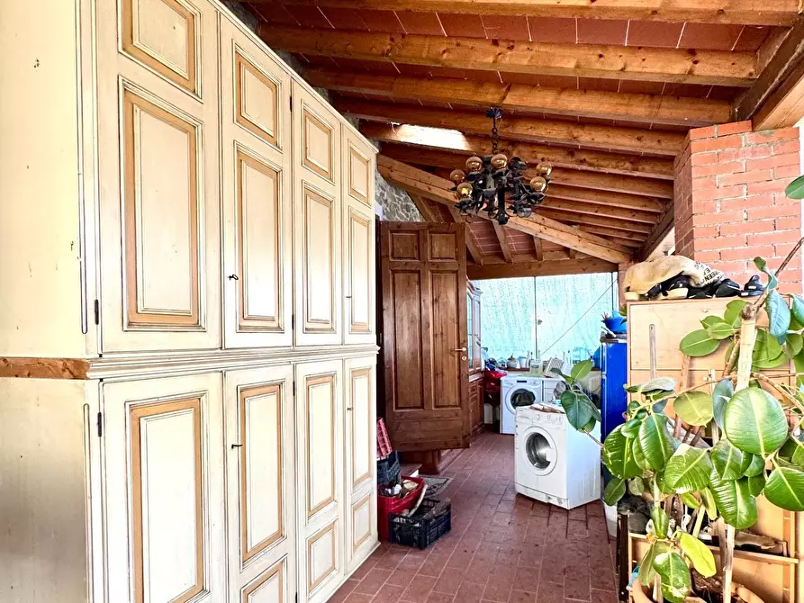 Immagine 4 di Rustico / casale in vendita  a Capraia E Limite