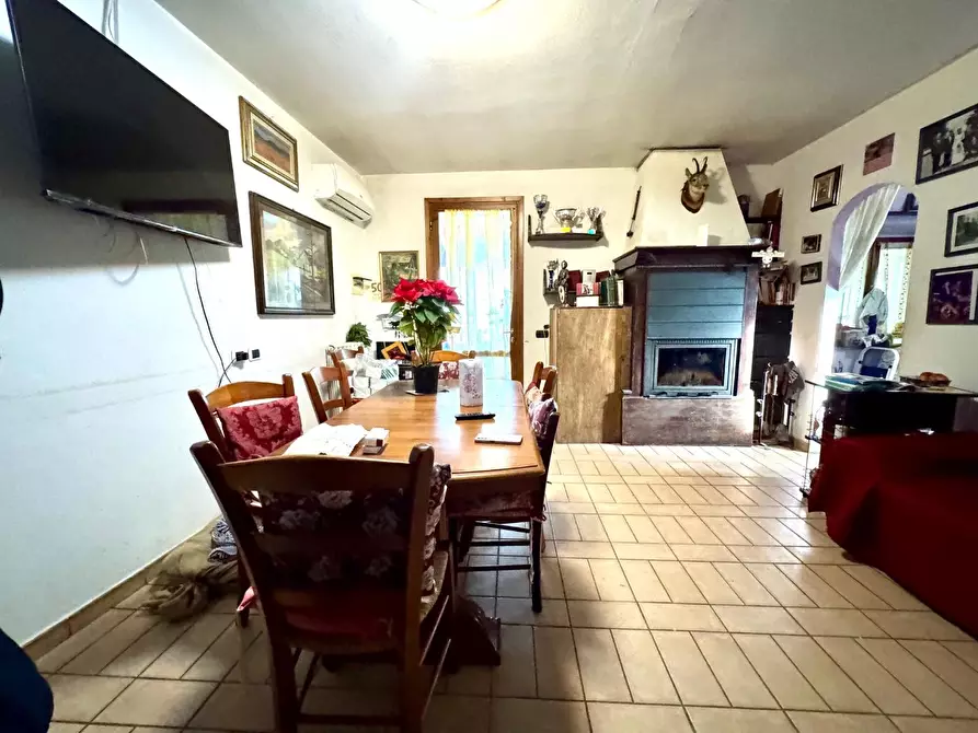 Immagine 10 di Rustico / casale in vendita  a Capraia E Limite