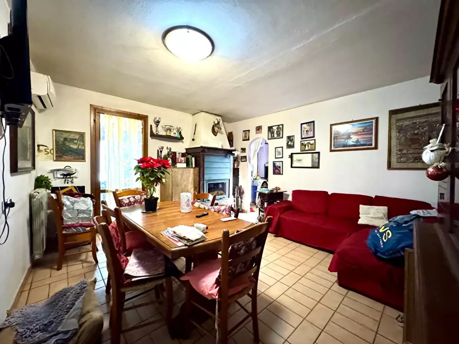 Immagine 9 di Rustico / casale in vendita  a Capraia E Limite