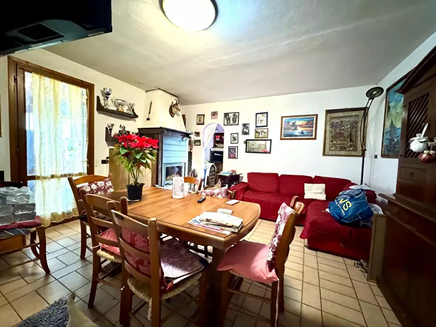 Immagine 8 di Rustico / casale in vendita  a Capraia E Limite