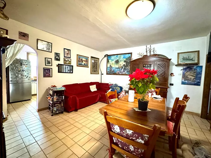 Immagine 13 di Rustico / casale in vendita  a Capraia E Limite