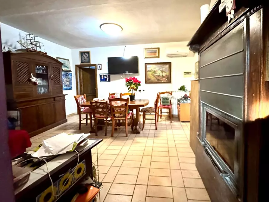 Immagine 14 di Rustico / casale in vendita  a Capraia E Limite