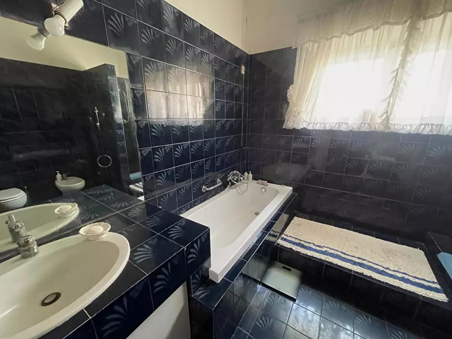 Immagine 53 di Villa in vendita  a Livorno