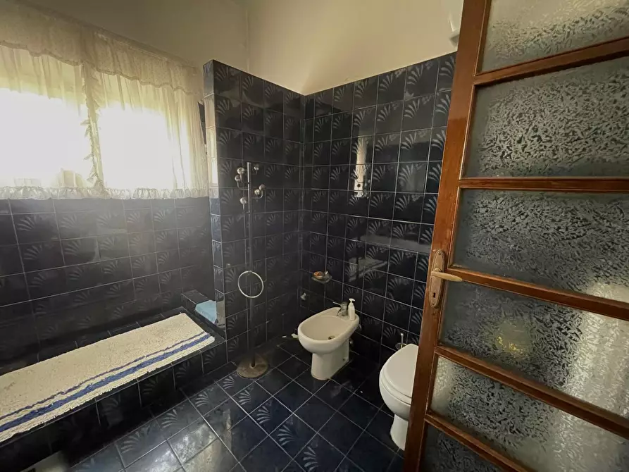 Immagine 52 di Villa in vendita  a Livorno