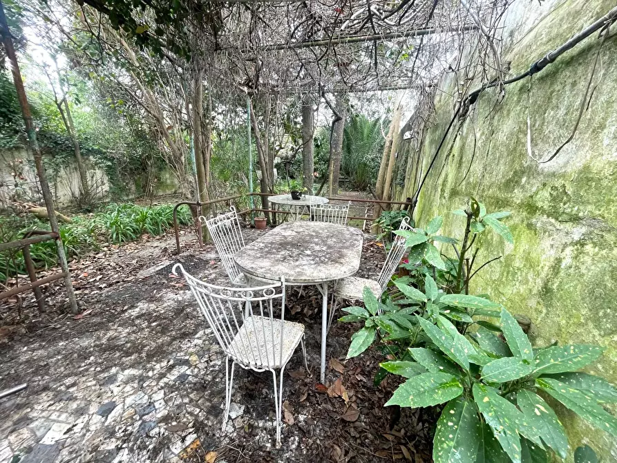 Immagine 38 di Villa in vendita  a Livorno