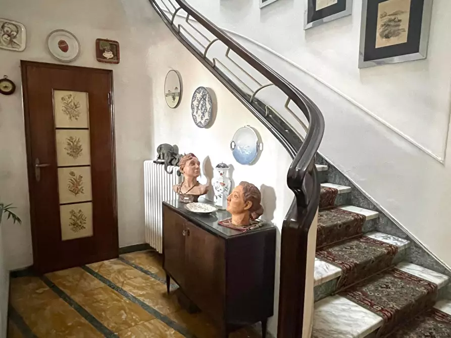 Immagine 5 di Villa in vendita  a Livorno