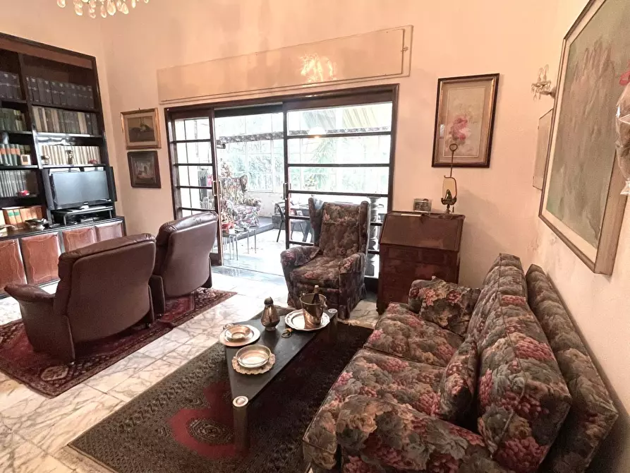 Immagine 12 di Villa in vendita  a Livorno