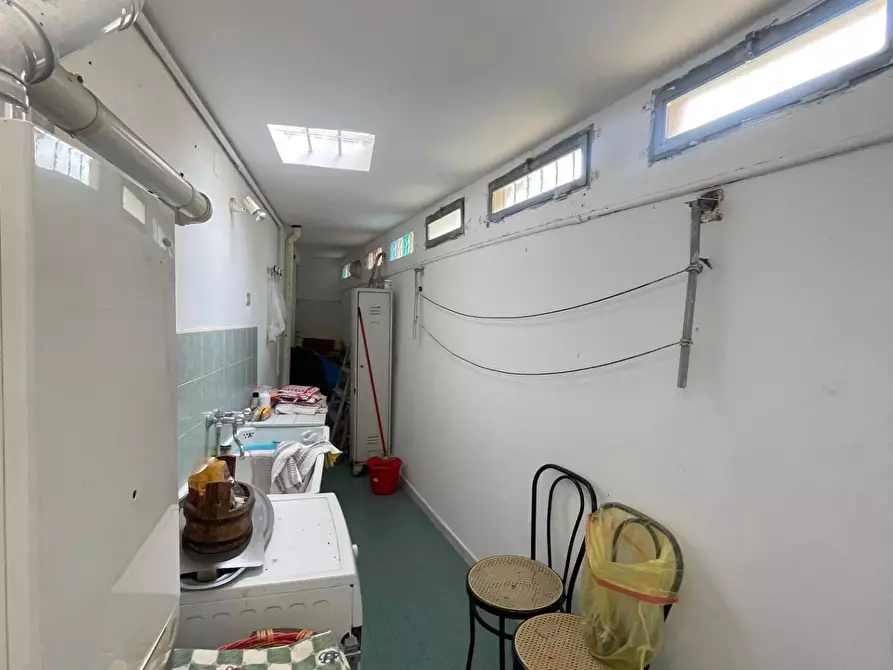 Immagine 27 di Villa in vendita  a Livorno