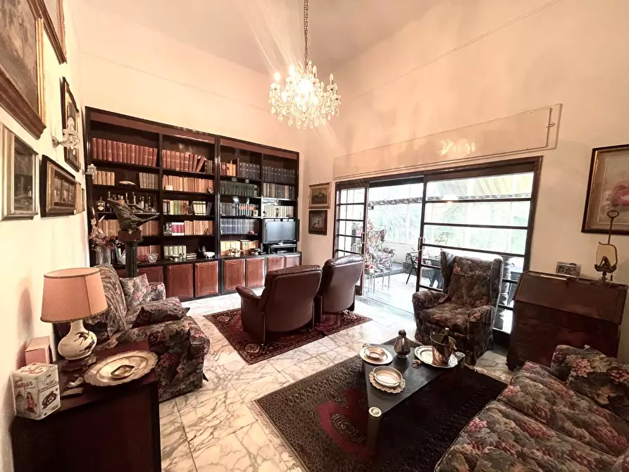 Immagine 4 di Villa in vendita  a Livorno