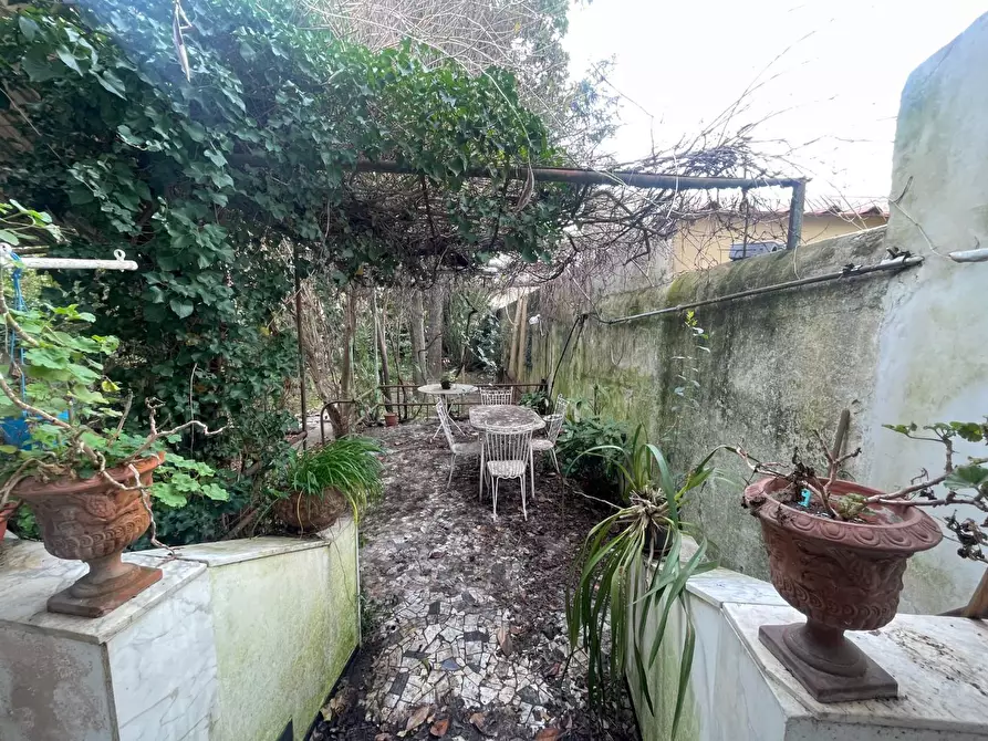 Immagine 29 di Villa in vendita  a Livorno