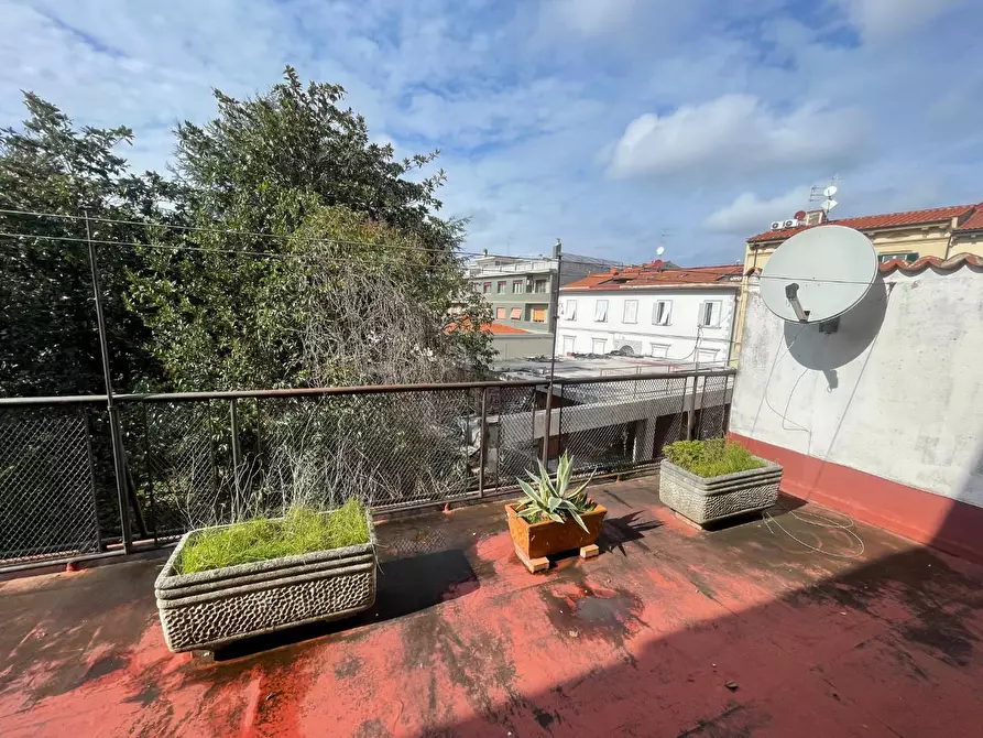 Immagine 66 di Villa in vendita  a Livorno