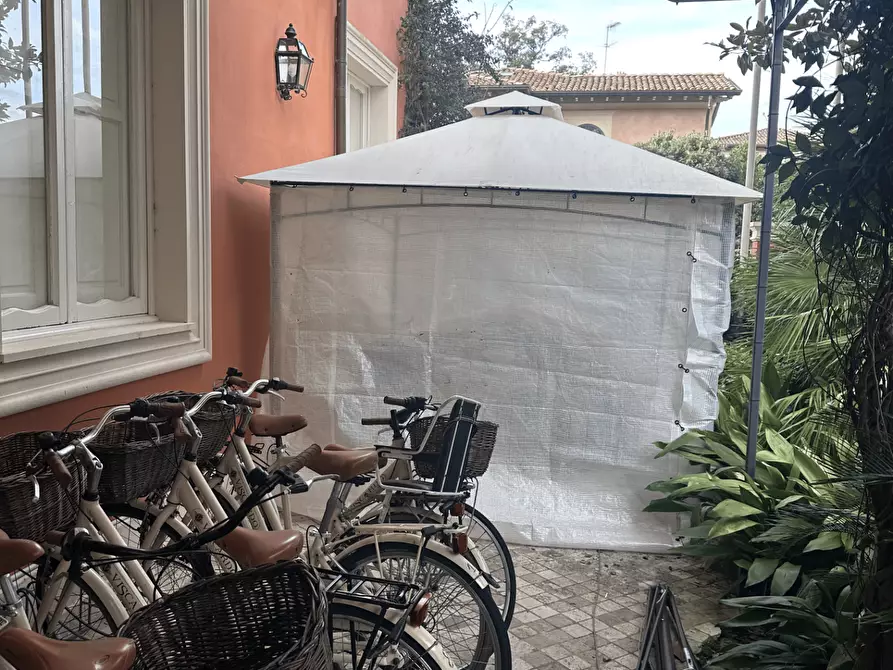 Immagine 11 di Bar / Ristorante in affitto  a Forte Dei Marmi