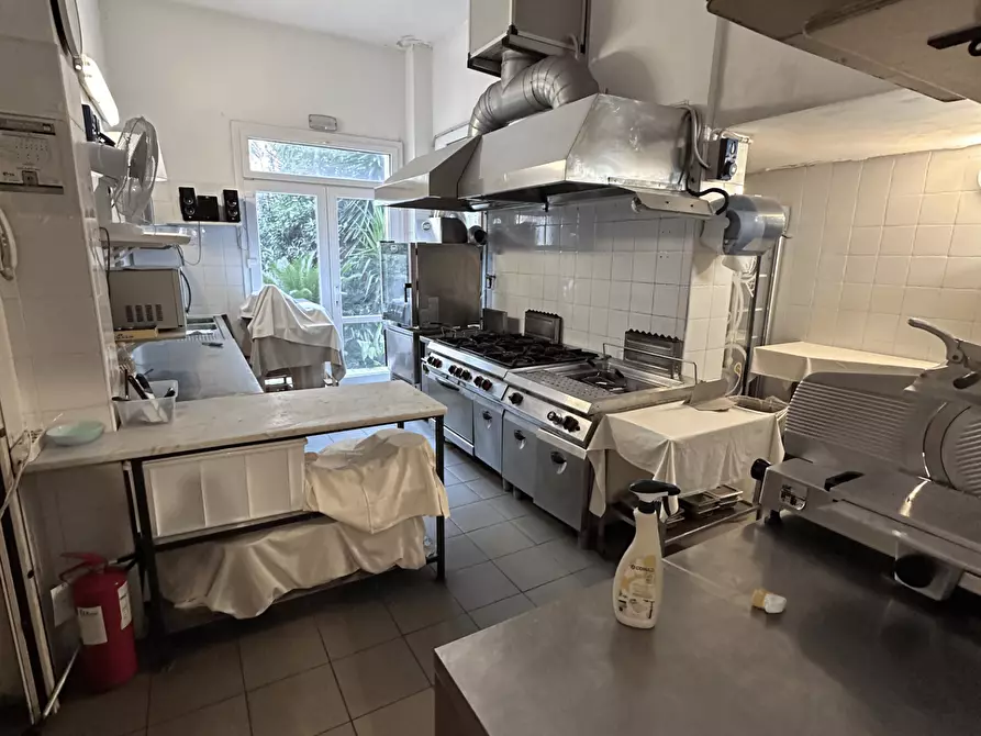 Immagine 8 di Bar / Ristorante in affitto  a Forte Dei Marmi