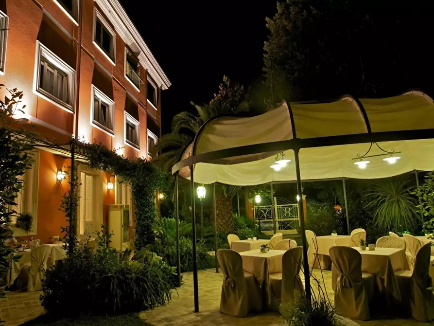 Immagine 5 di Bar / Ristorante in affitto  a Forte Dei Marmi