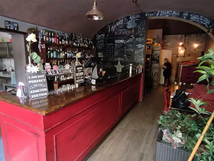 Immagine 1 di Attività commerciale in vendita  a Pisa