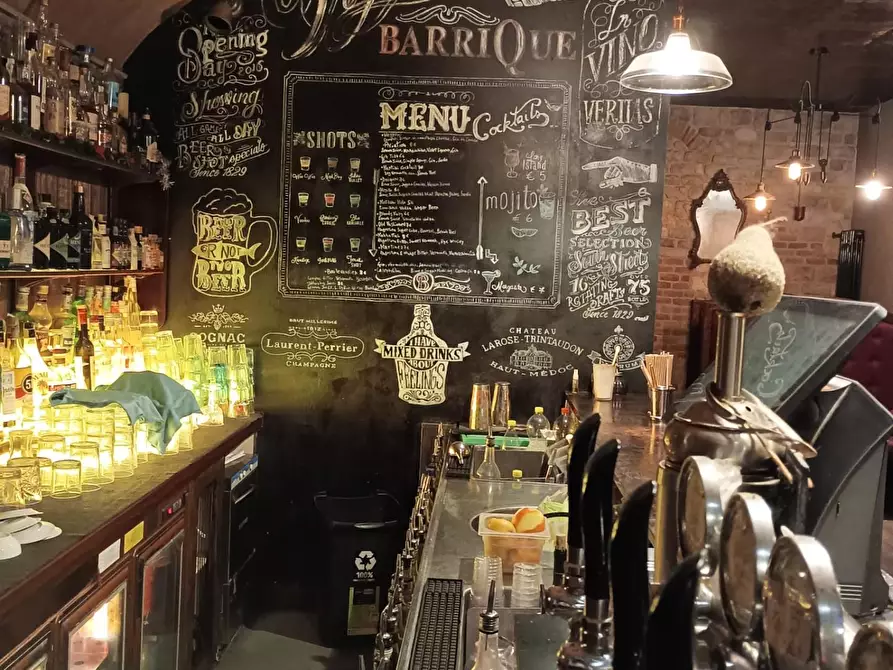 Immagine 8 di Attività commerciale in vendita  a Pisa