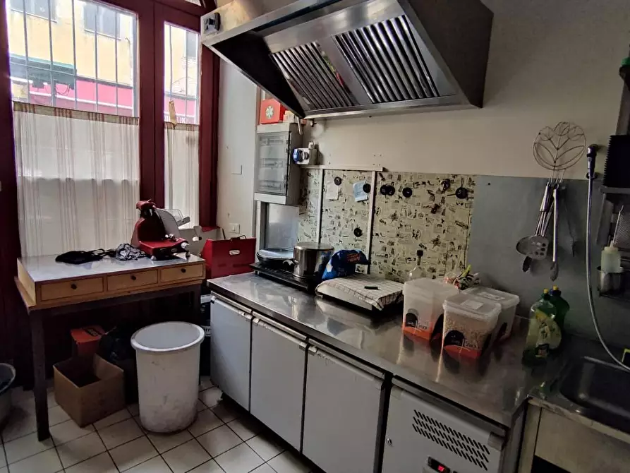 Immagine 6 di Attività commerciale in vendita  a Pisa