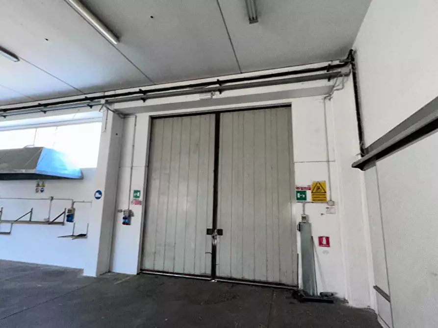 Immagine 24 di Capannone industriale in vendita  a Massa
