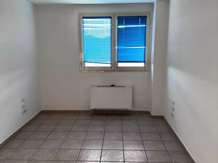 Immagine 31 di Capannone industriale in vendita  a Massa