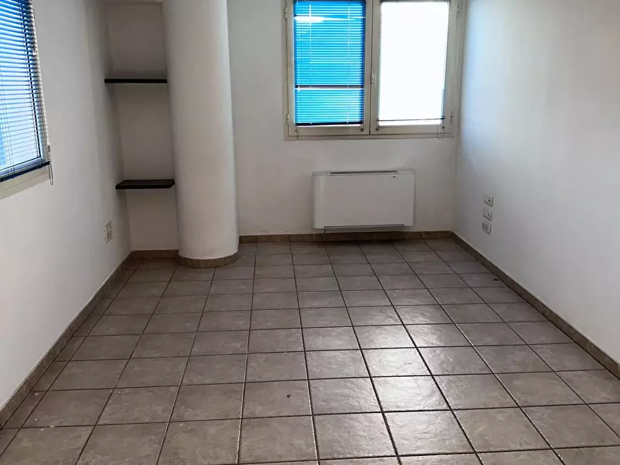 Immagine 32 di Capannone industriale in vendita  a Massa