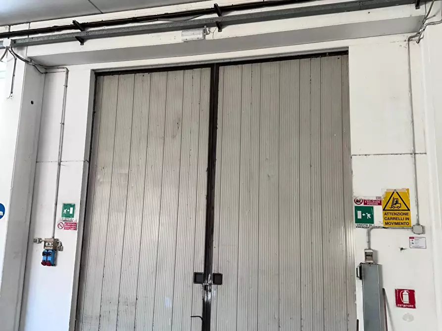 Immagine 25 di Capannone industriale in vendita  a Massa