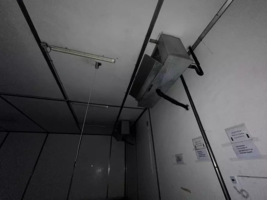 Immagine 20 di Capannone industriale in vendita  a Massa