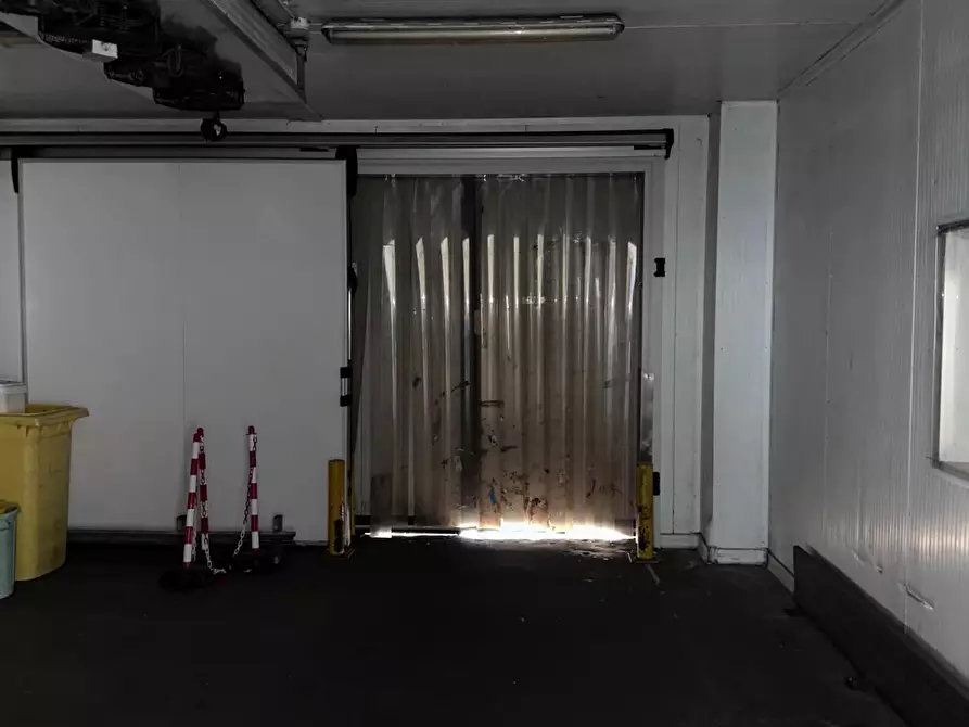 Immagine 21 di Capannone industriale in vendita  a Massa