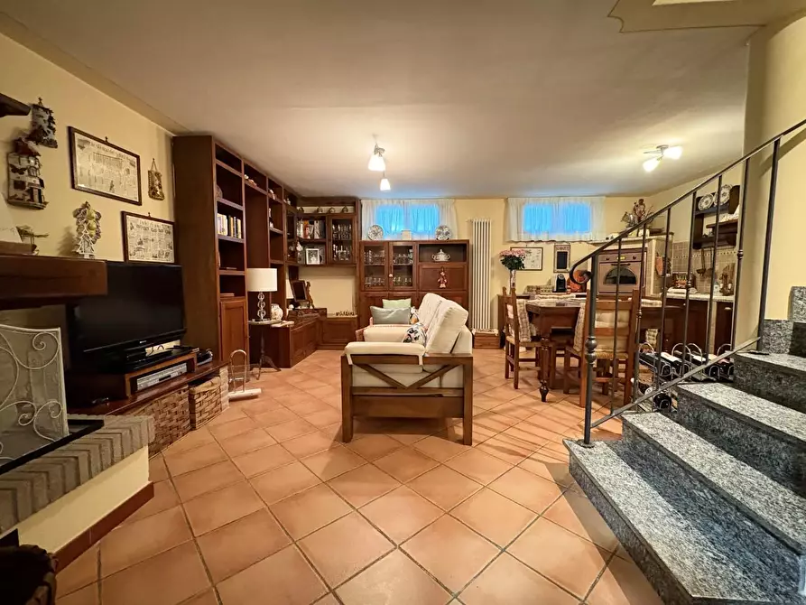 Immagine 76 di Villetta a schiera in vendita  a Calci